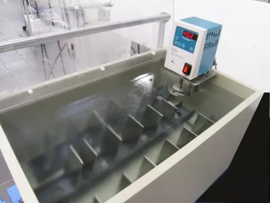 A large immersion test bath with divided sample racks and a Medingen E5s heating and circulation unit set to 40.3°C