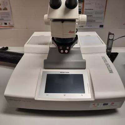 A Mettler Toledo Flash DSC 2+ instrument with a Leica stereomicroscope used to position microscale samples